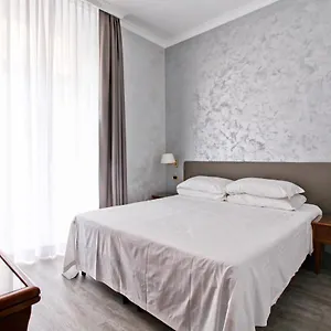 Hotel Invictus, Rom